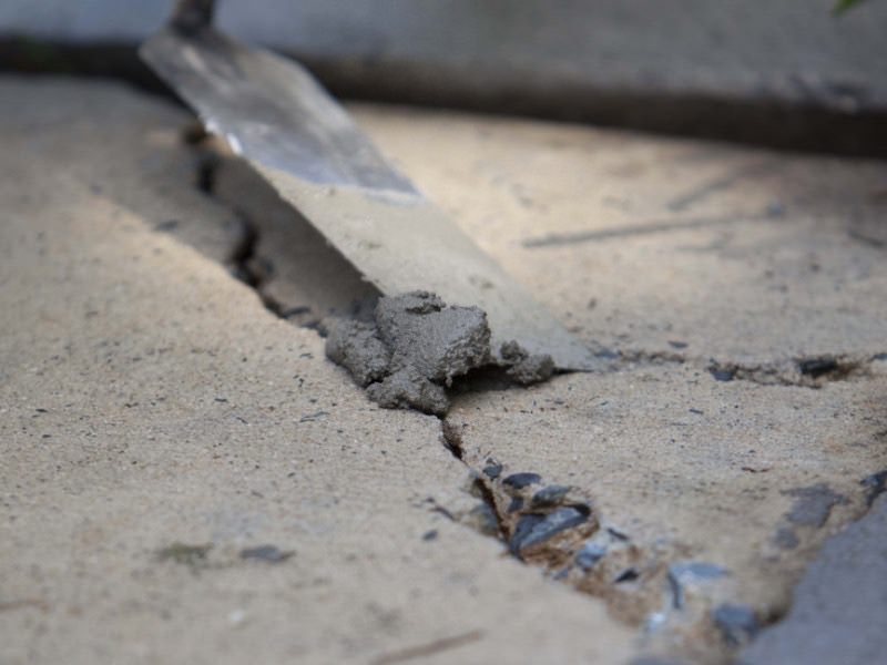 Wide crack repair filling with concrete