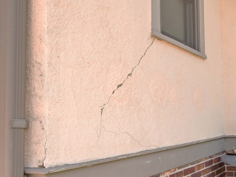cracked stucco repair
