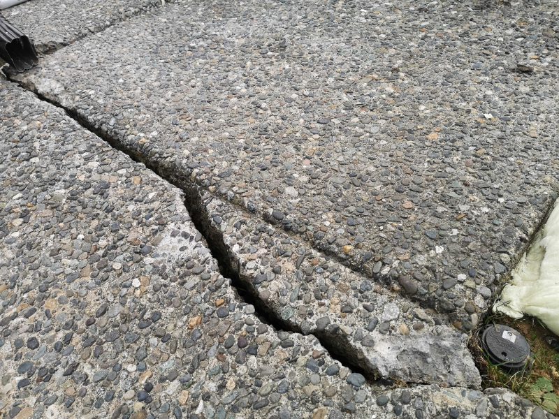 Concrete crack image 2