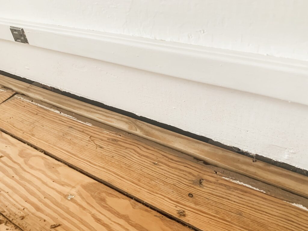 Gap between floor and wall