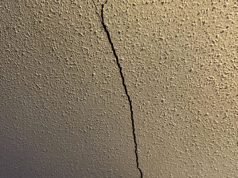 crack in ceiling foundation