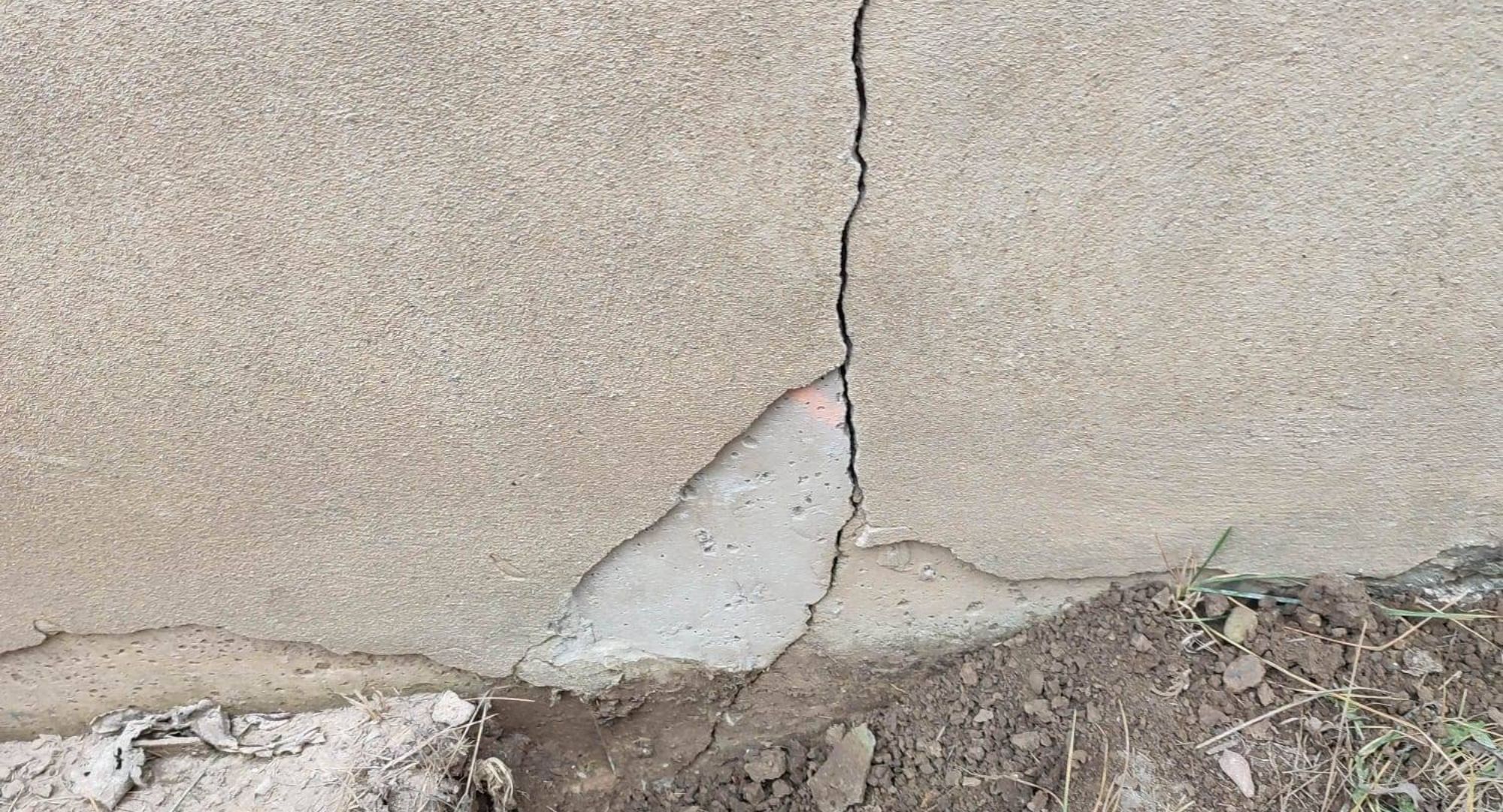 How wide are the cracks?